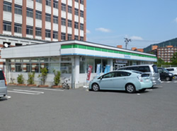 ファミリーマート広島国際大学店